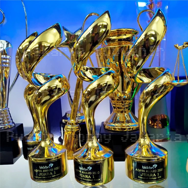Trophy Abstrak