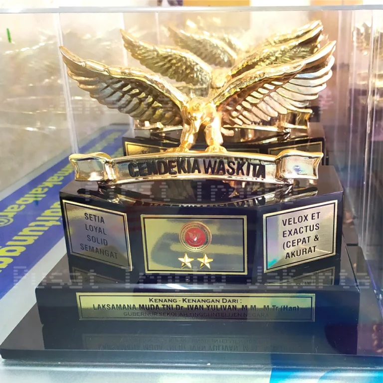 Trophy Burung